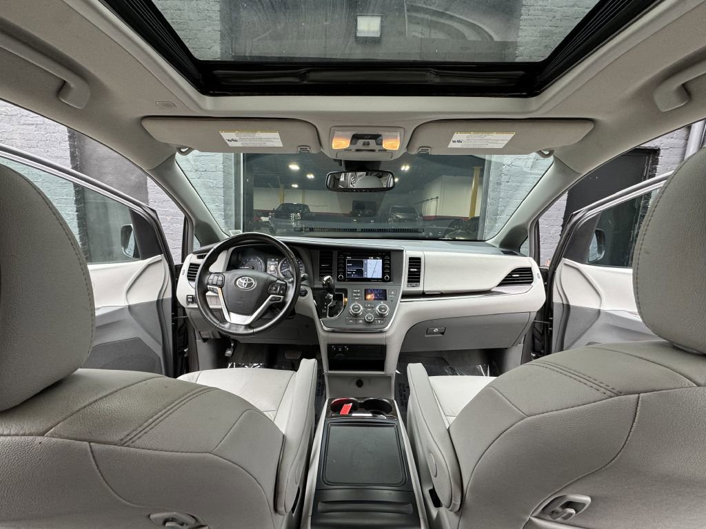 Used 2019 Toyota Sienna XLE image 15