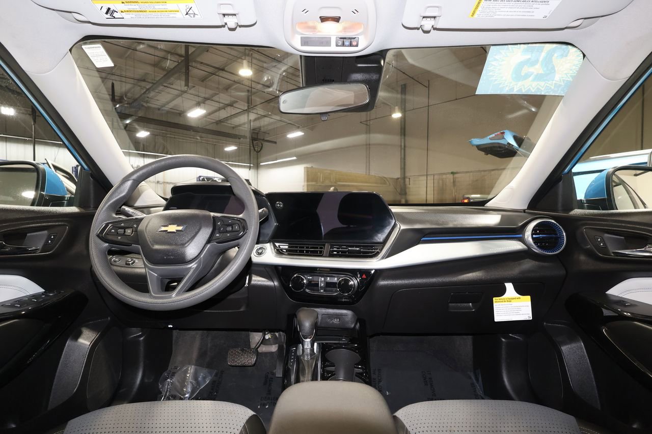 Certified 2025 Chevrolet Trax LT image 28