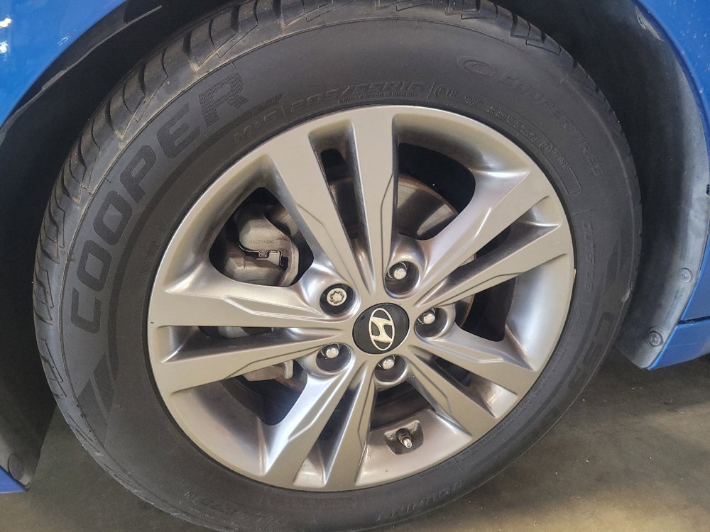 Used 2017 Hyundai Elantra SE image 31