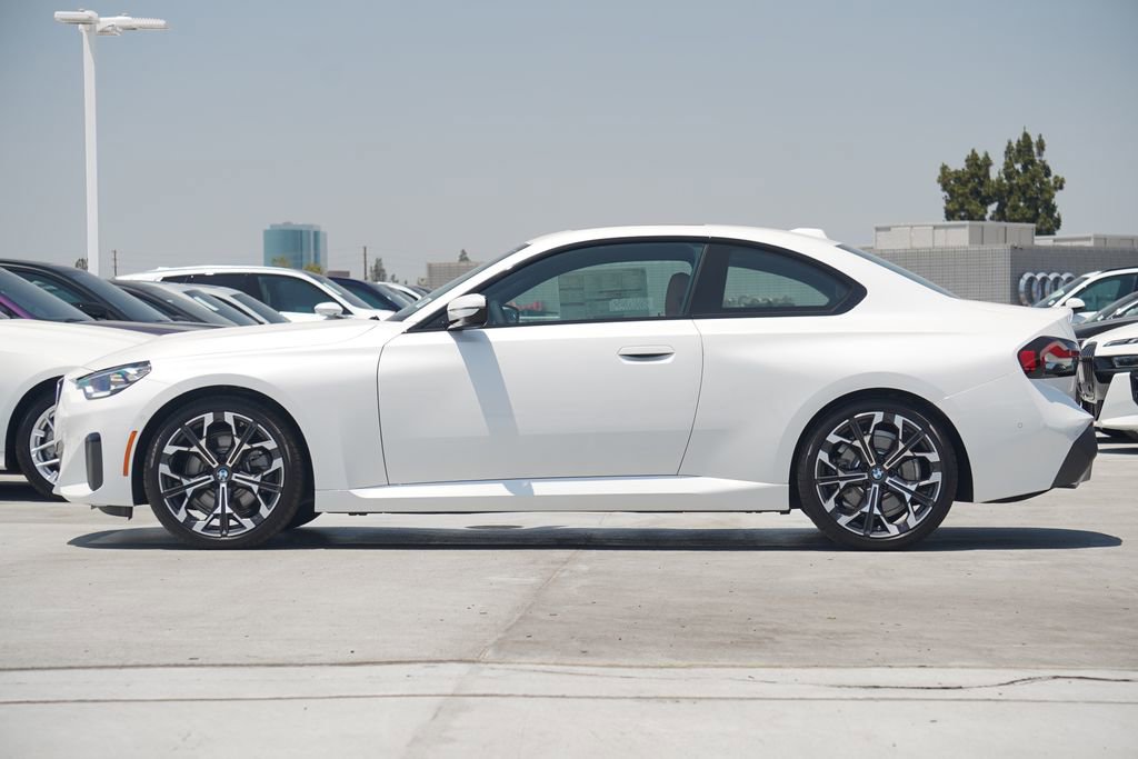 Used 2025 BMW 230i Coupe w/ Convenience Package image 4