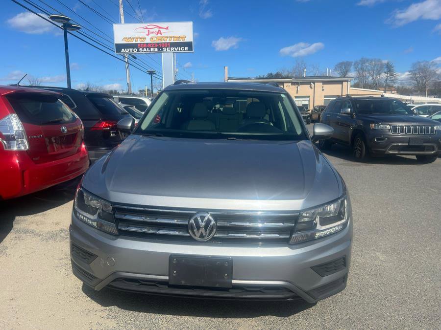 Used 2020 Volkswagen Tiguan SE w/ Panoramic Sunroof Package image 1