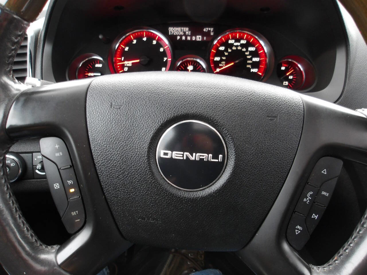 Used 2011 GMC Acadia Denali image 18