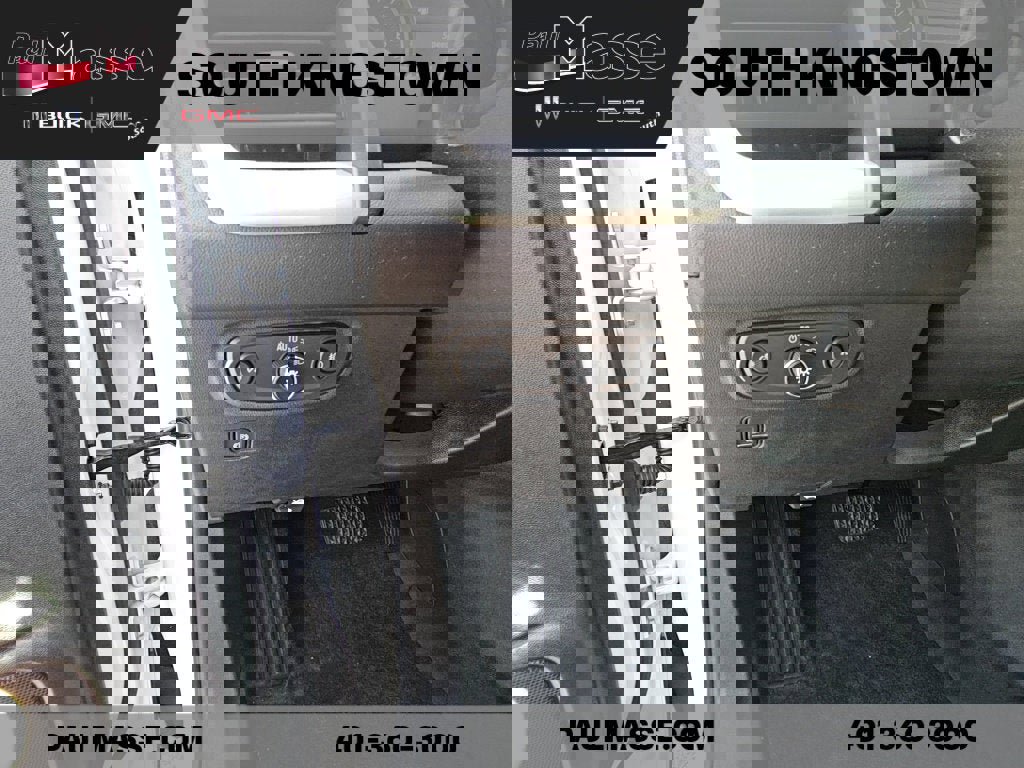 Used 2024 GMC Terrain SLT image 11