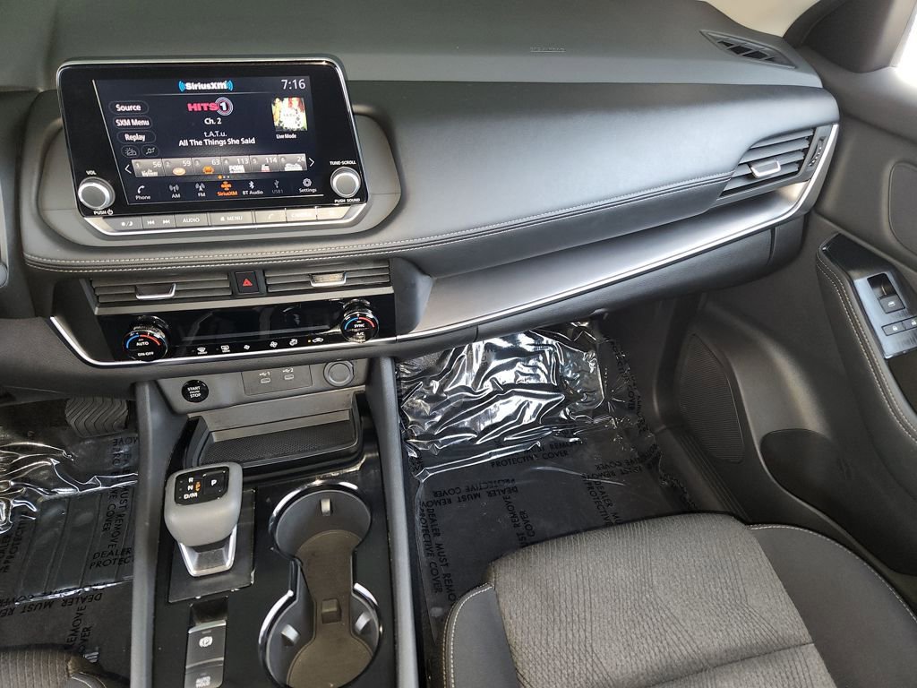 Used 2025 Nissan Rogue SV image 16