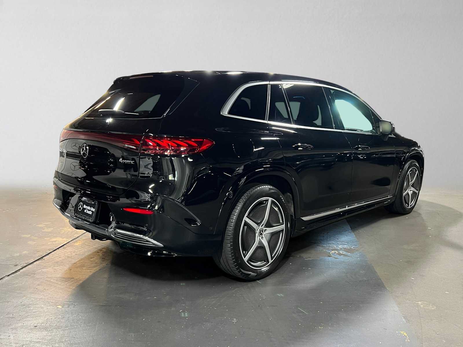 Used 2023 Mercedes-Benz EQS 580 4MATIC SUV image 3