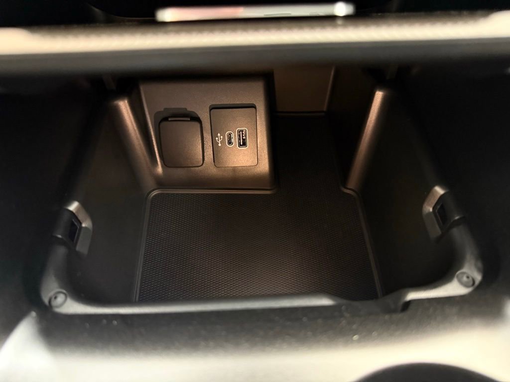 New 2025 Ford Explorer Active image 29