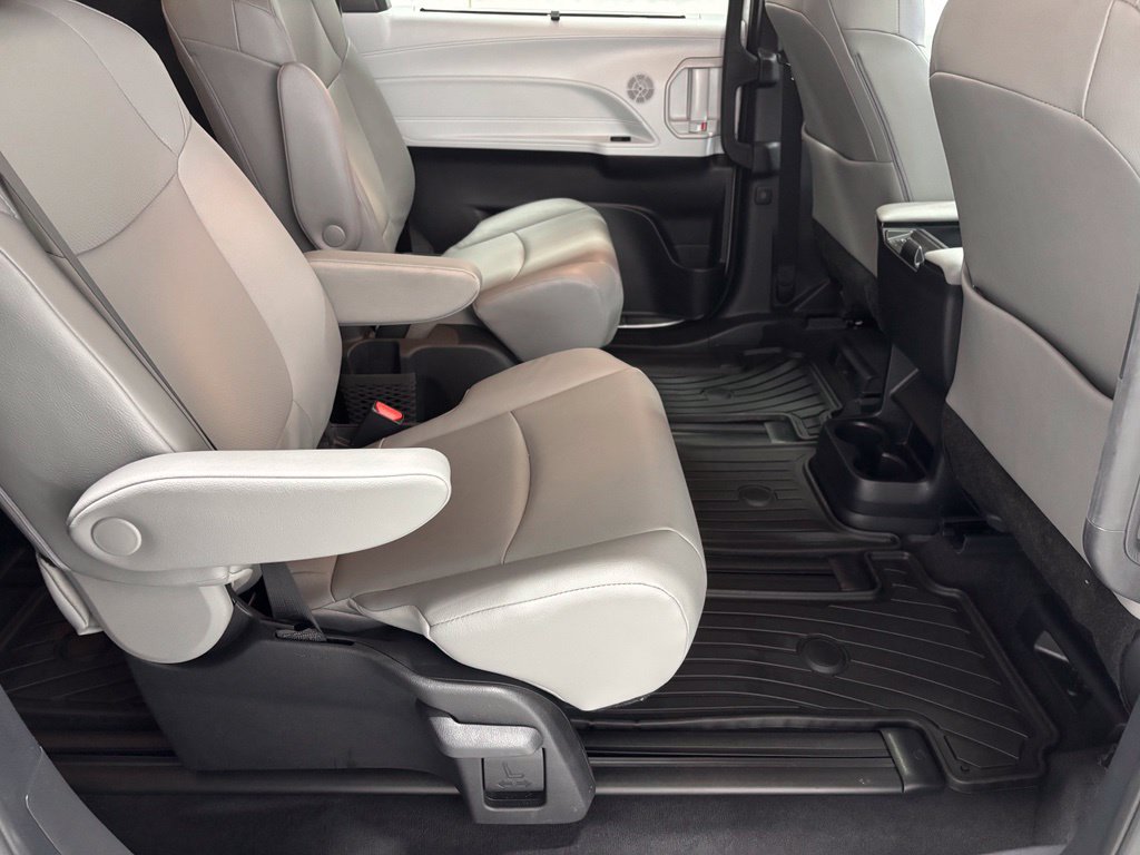 Used 2026 Toyota Sienna XLE AWD/4WD image 57