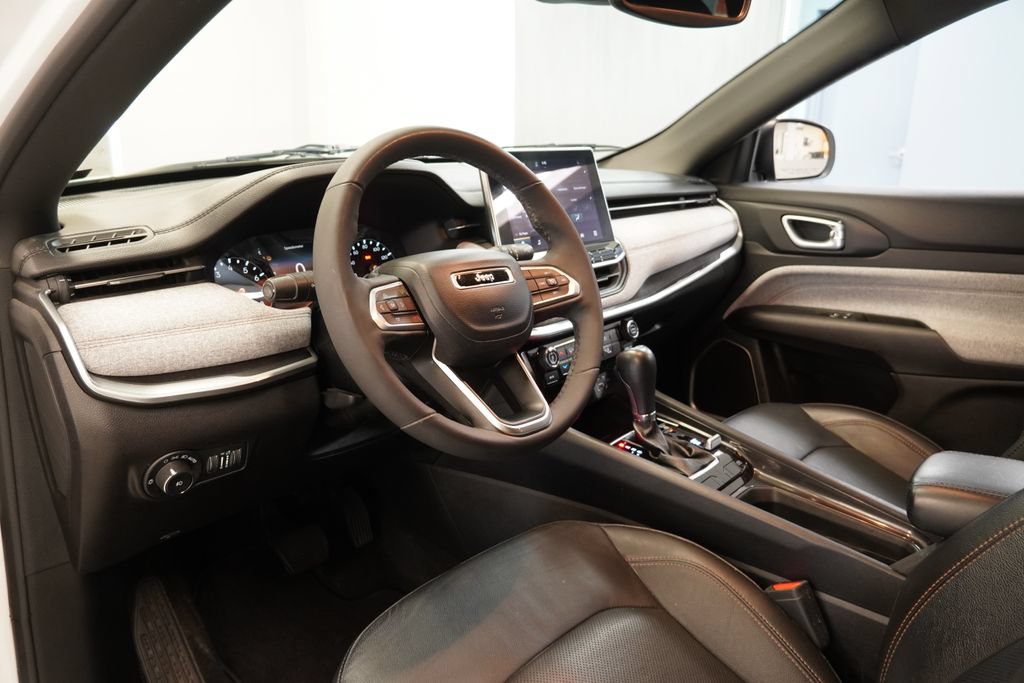 Used 2023 Jeep Compass Latitude AWD/4WD image 6