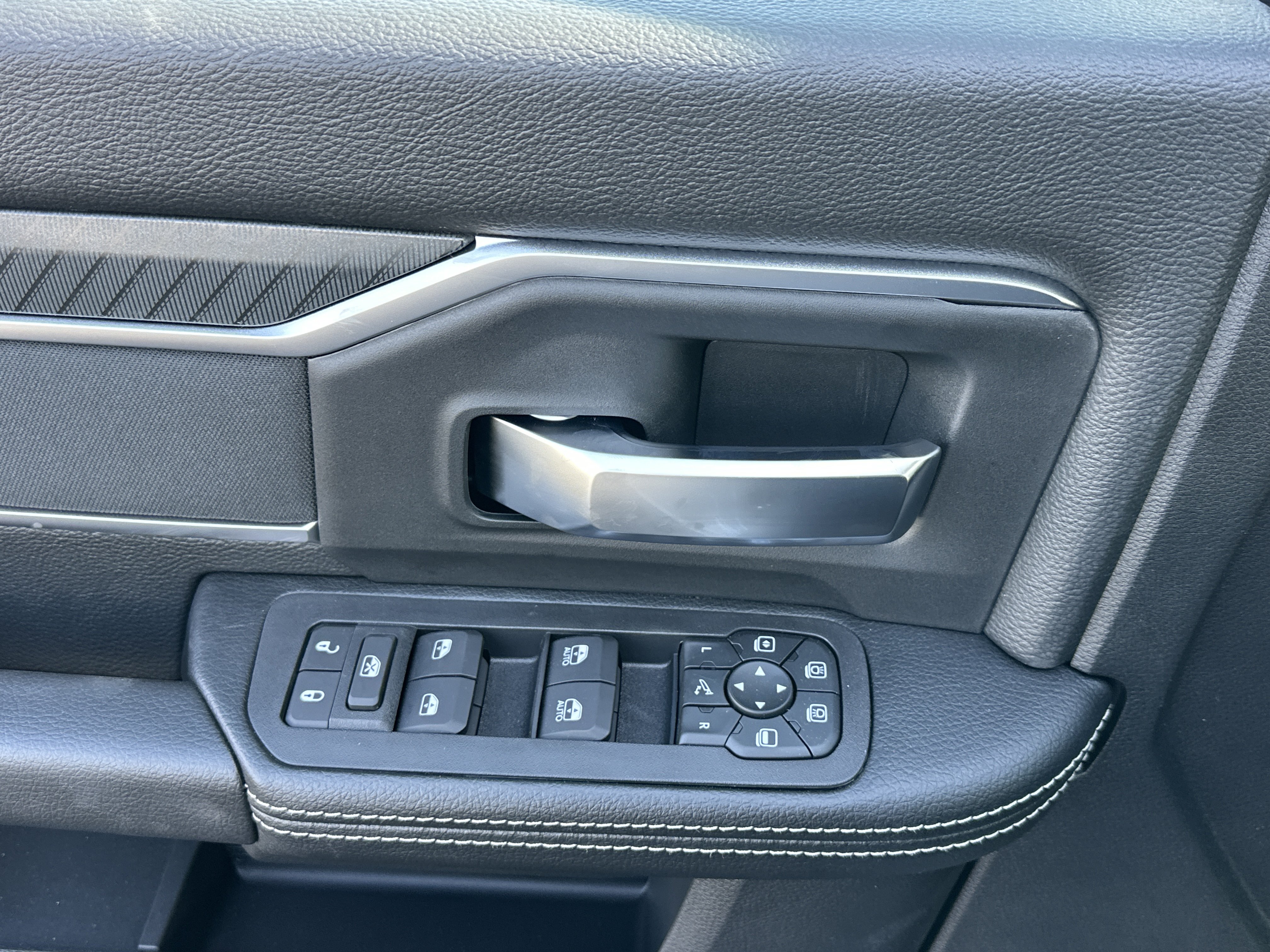 New 2026 RAM 2500 Big Horn AWD/4WD image 13