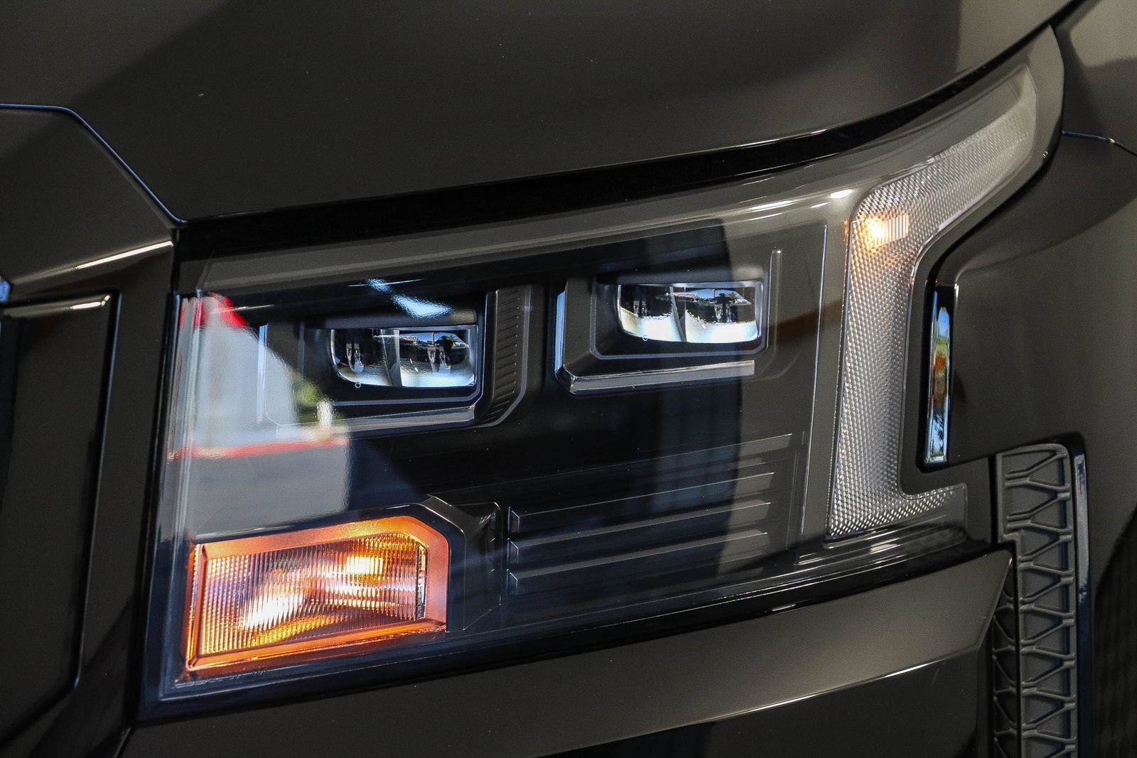 New 2027 Nissan Frontier SV w/ Tow Package RWD image 4