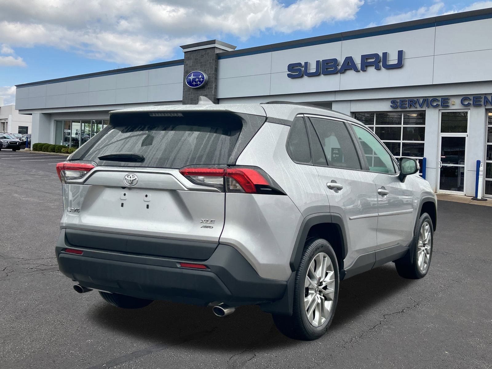 Used 2022 Toyota RAV4 XLE Premium image 7