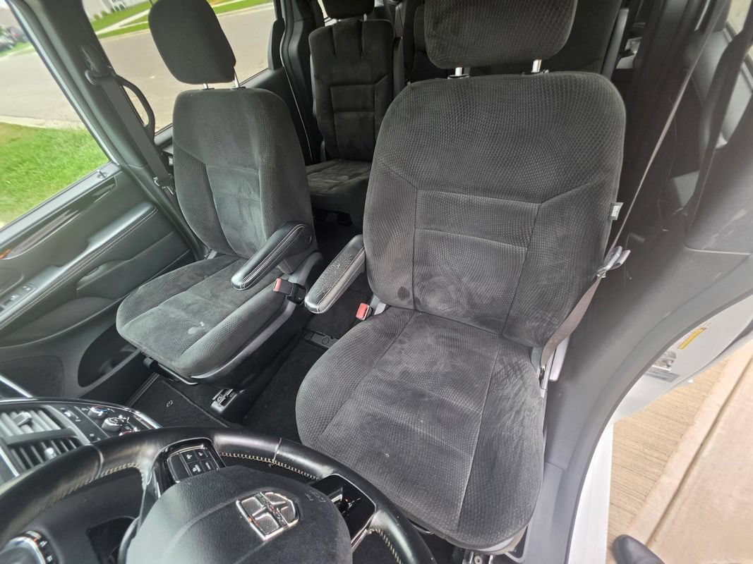 Used 2017 Dodge Grand Caravan SE FWD image 25