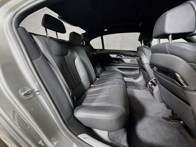 Used 2022 BMW 740i w/ M Sport Package RWD image 29