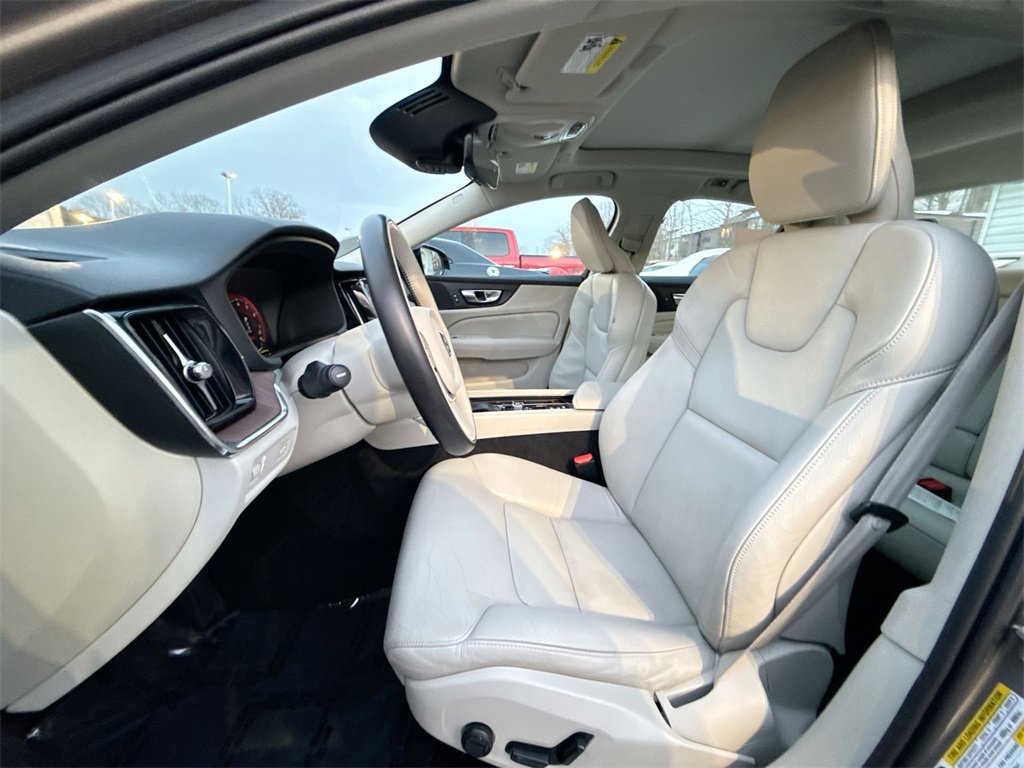 Used 2021 Volvo S60 T5 Momentum w/ Premium Package image 13