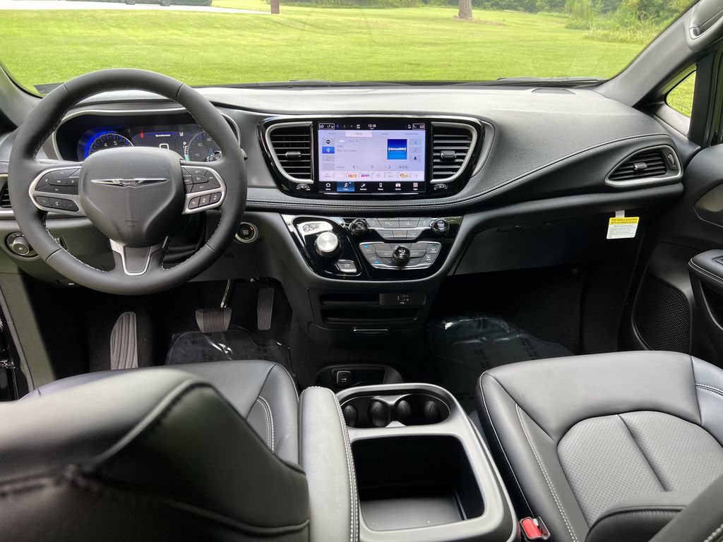 New 2026 Chrysler Pacifica Select FWD image 21