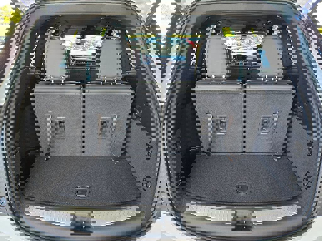 New 2025 Cadillac XT6 Luxury image 17