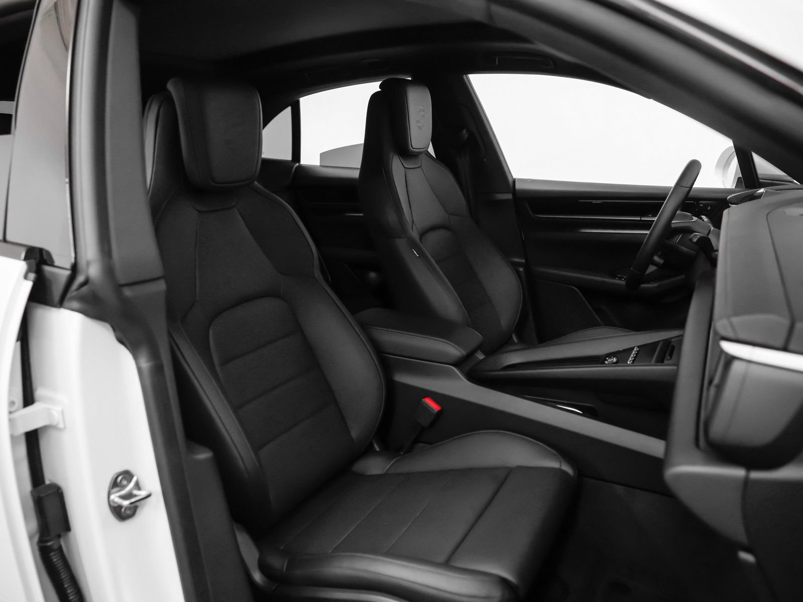 Certified 2025 Porsche Macan 4S Electric image 19