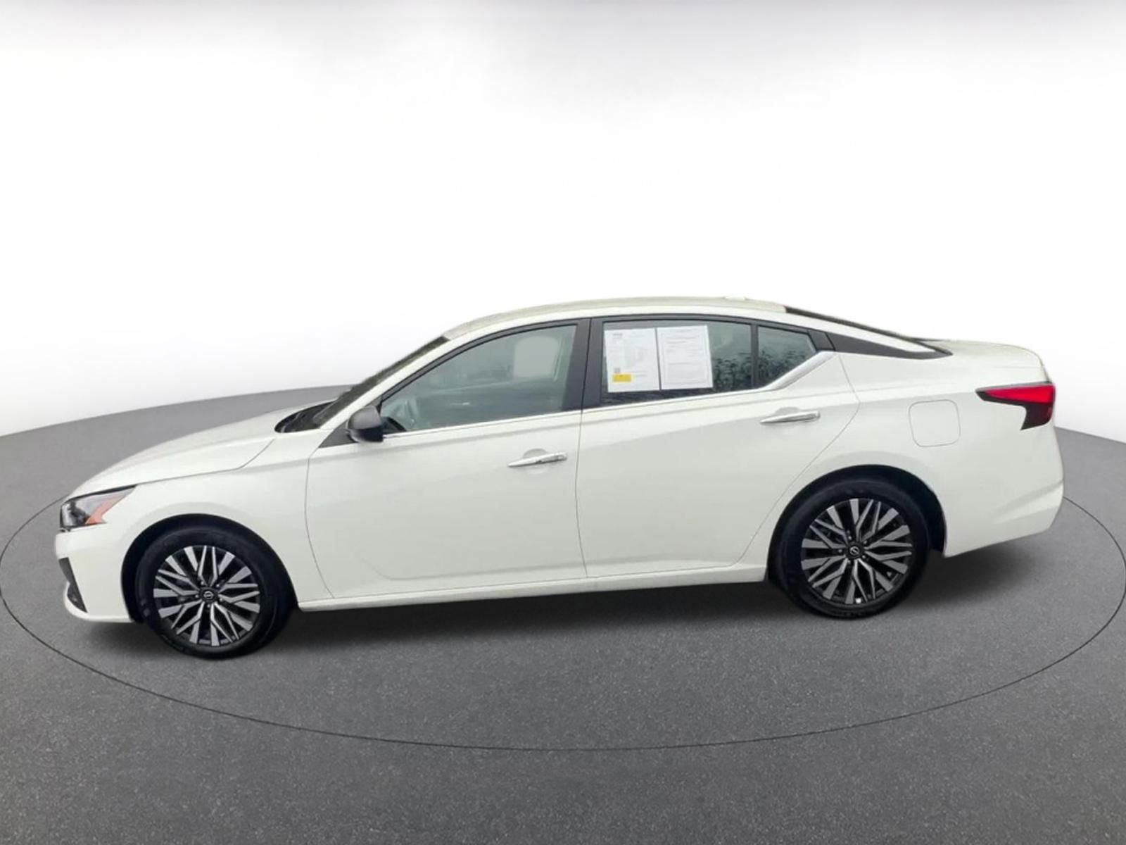 Used 2025 Nissan Altima 2.5 SV image 9