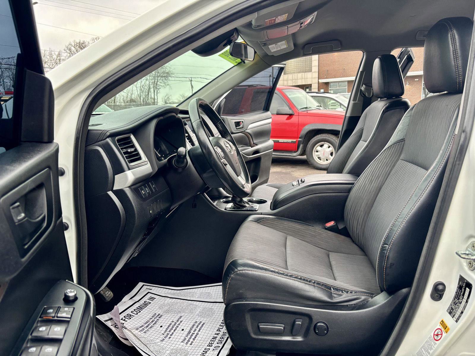 Used 2018 Toyota Highlander Plus AWD/4WD image 7