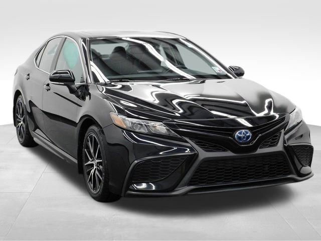 Used 2024 Toyota Camry SE image 3