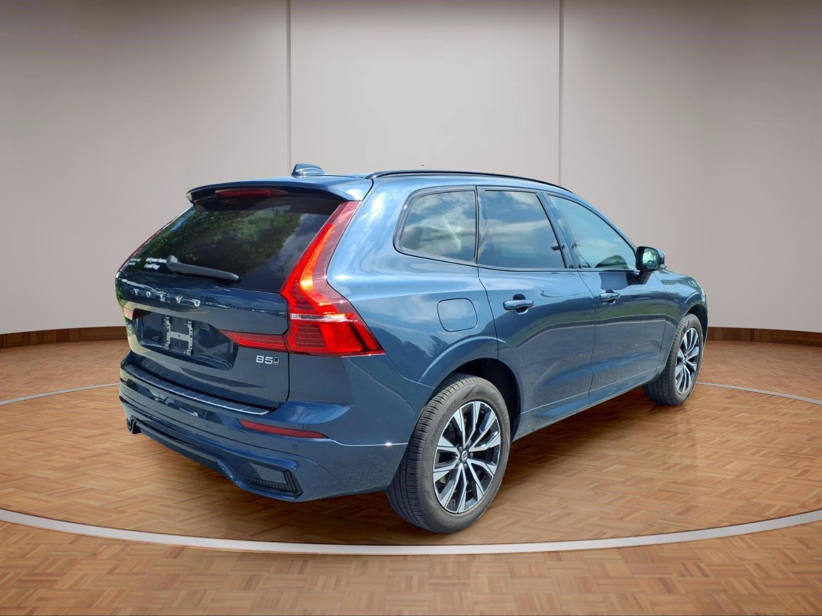 Used 2025 Volvo XC60 B5 Core w/ Protection Package Premier AWD/4WD image 6