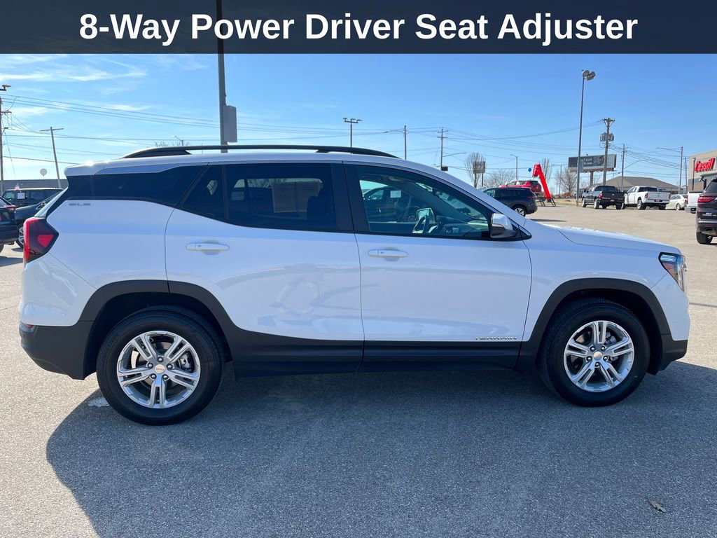 Used 2023 GMC Terrain SLE w/ Driver Convenience Package image 8