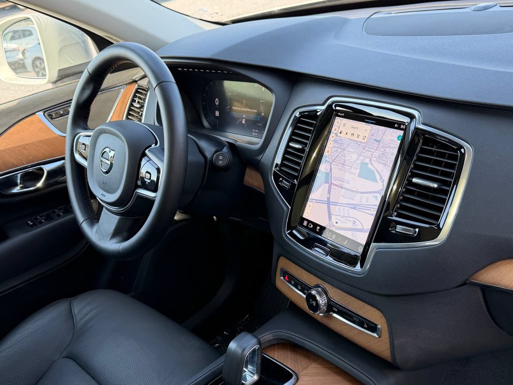 Used 2025 Volvo XC90 T8 Plus w/ Protection Package Premier AWD/4WD image 12