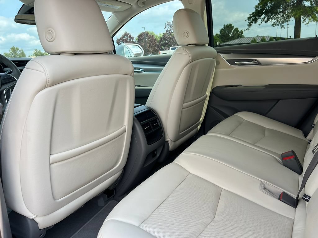Used 2018 Cadillac XT5 Luxury w/ Driver Awareness Package AWD/4WD image 35