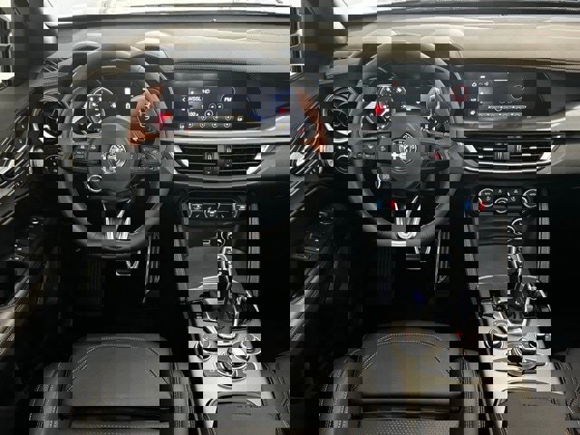 New 2025 Alfa Romeo Stelvio Sprint image 12