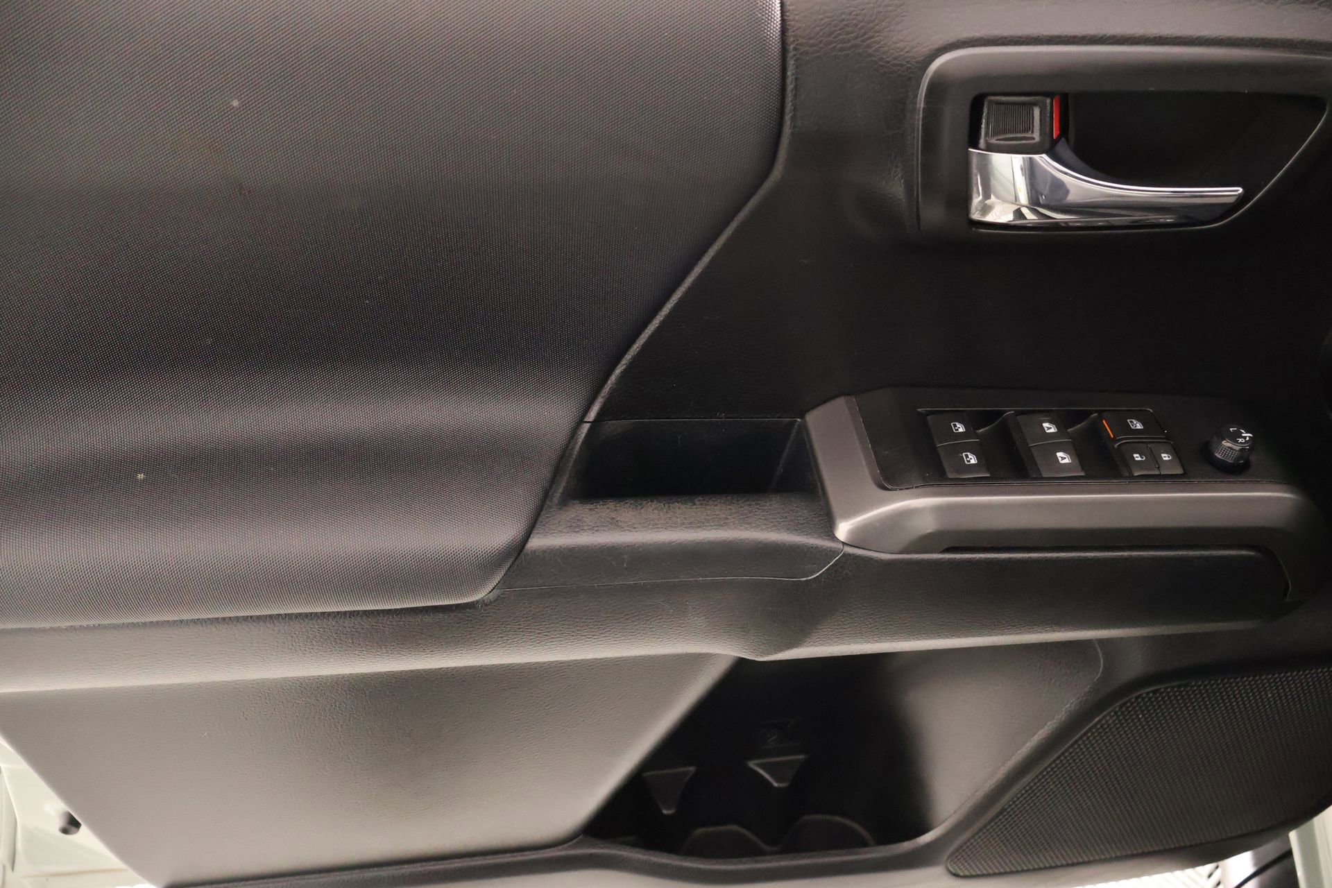 Used 2022 Toyota Tacoma TRD Off-Road AWD/4WD image 15