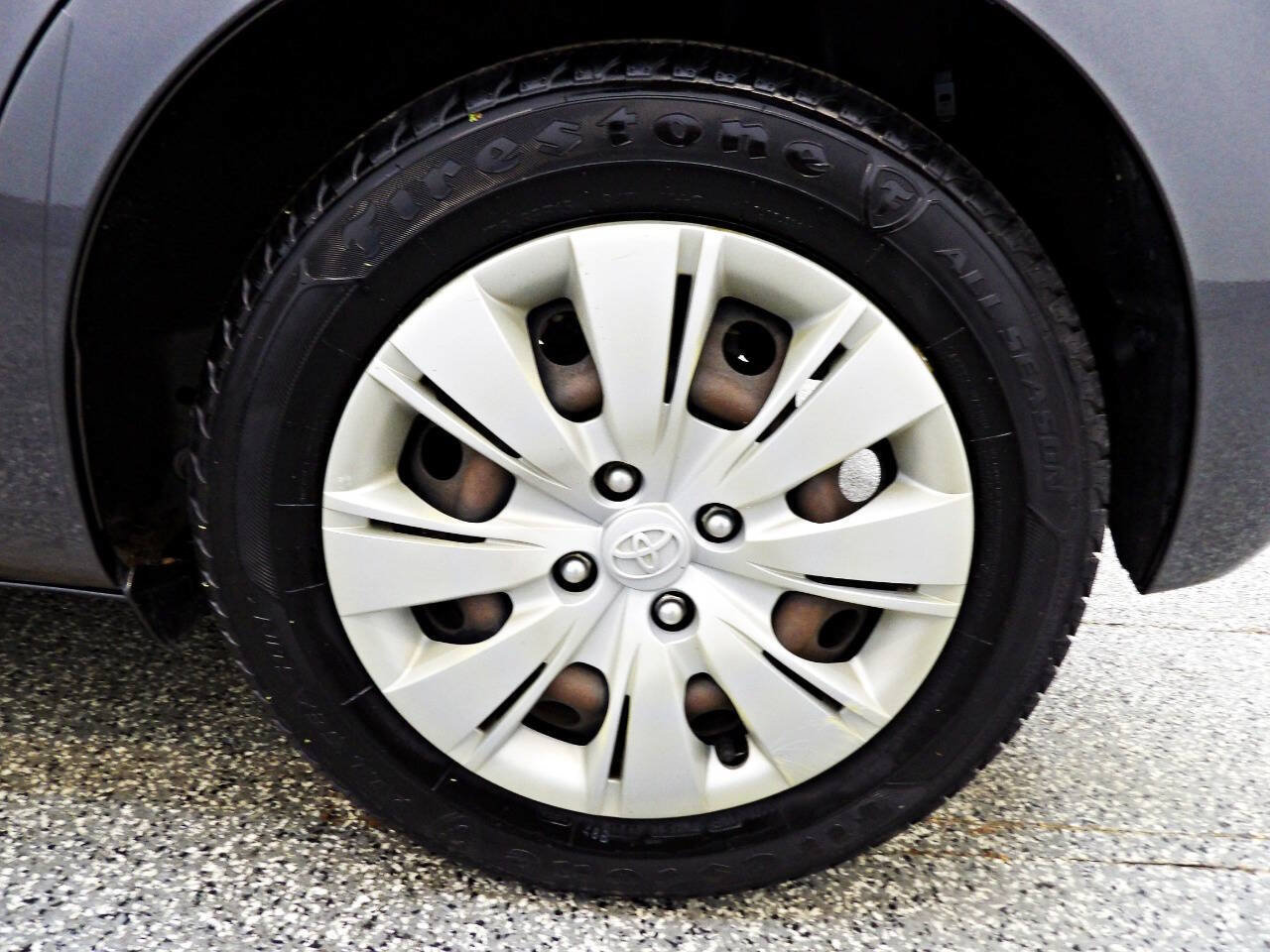 Used 2013 Toyota Yaris LE FWD image 21