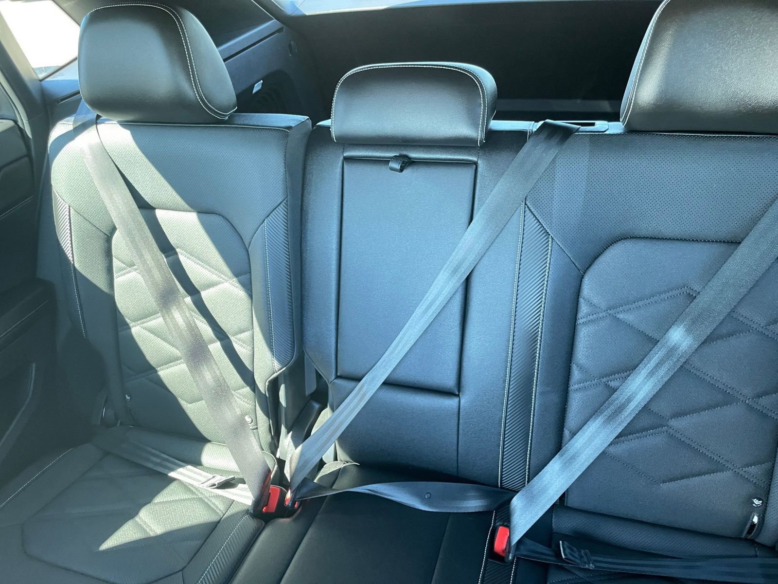 Used 2025 Volkswagen Atlas Cross Sport SE image 40