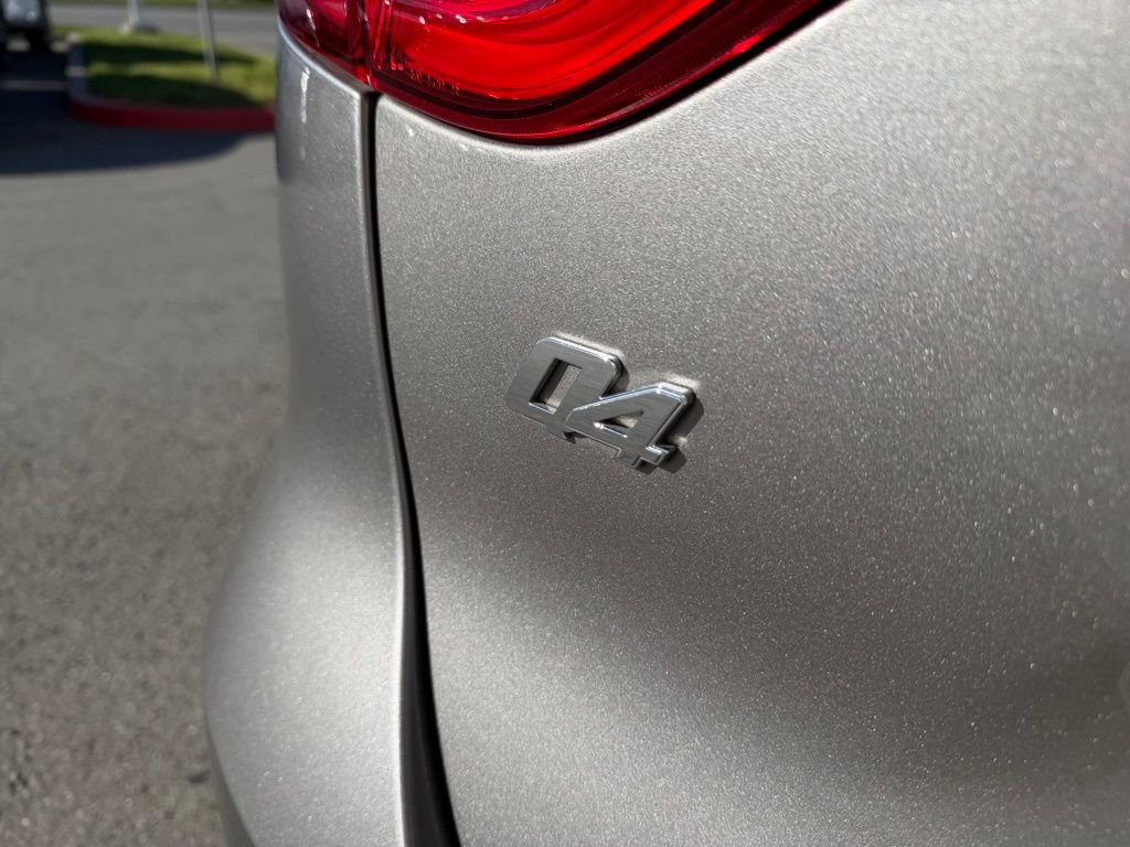 Used 2020 Maserati Levante GranLusso image 12