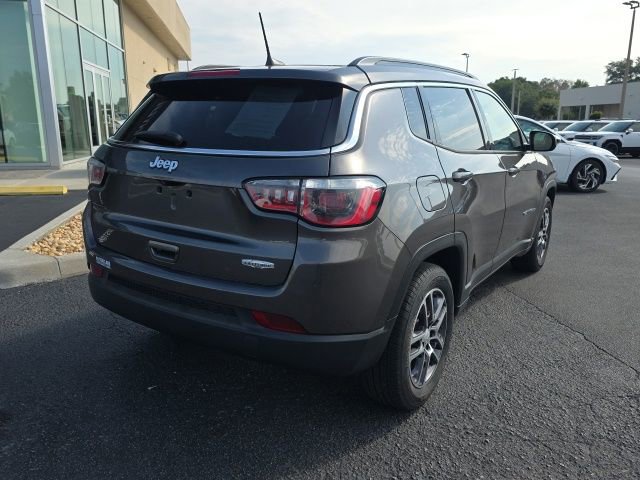 Used 2017 Jeep Compass Latitude w/ Popular Equipment Group FWD image 4