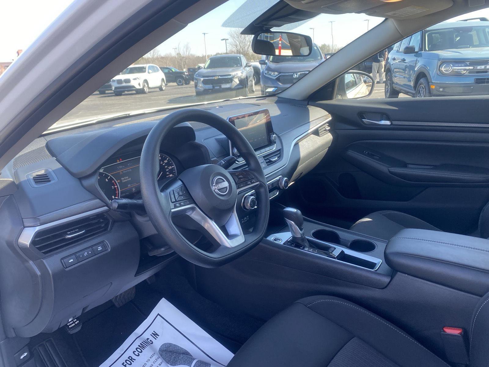 Used 2025 Nissan Altima 2.5 SV image 13