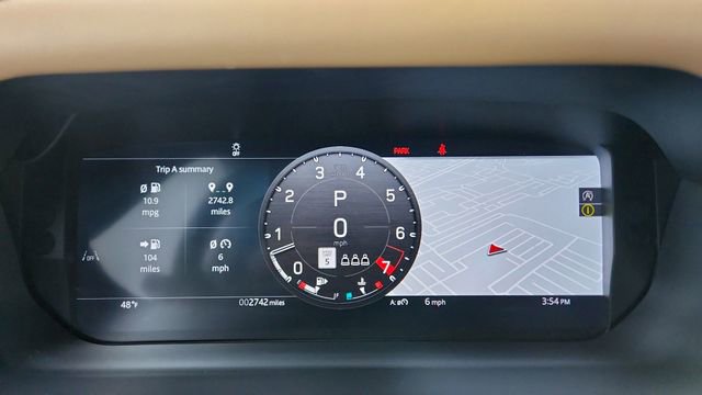 Used 2025 Land Rover Defender 90 X-Dynamic SE image 32