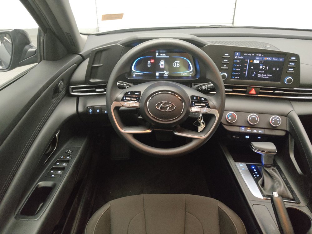 Used 2025 Hyundai Elantra SE w/ Cargo Package FWD image 22