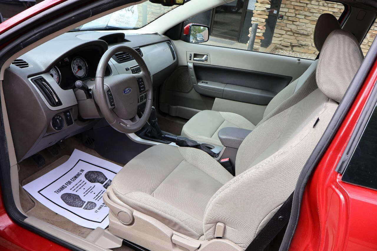 Used 2010 Ford Focus SES FWD image 12