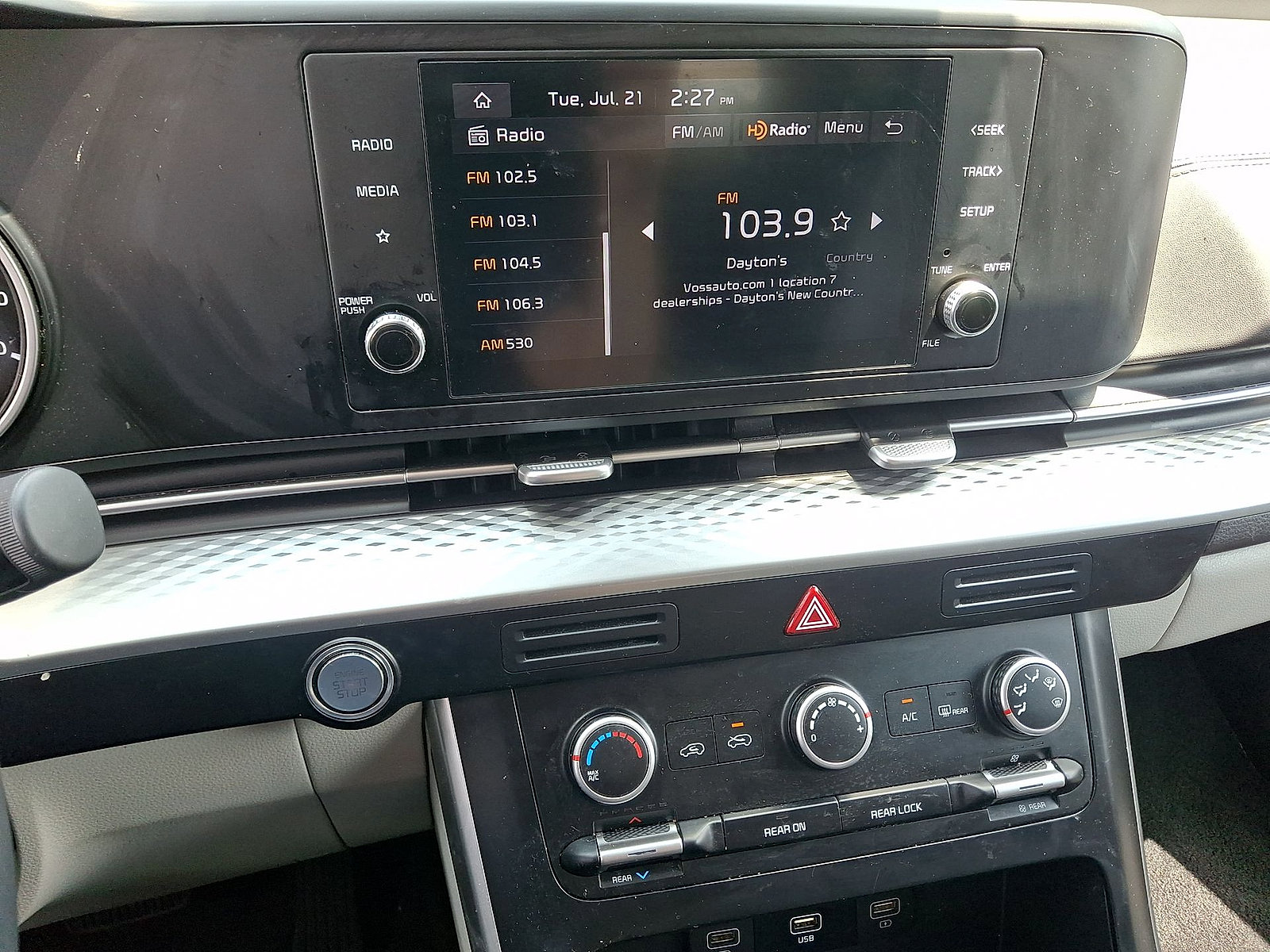 Used 2024 Kia Carnival LX FWD image 14