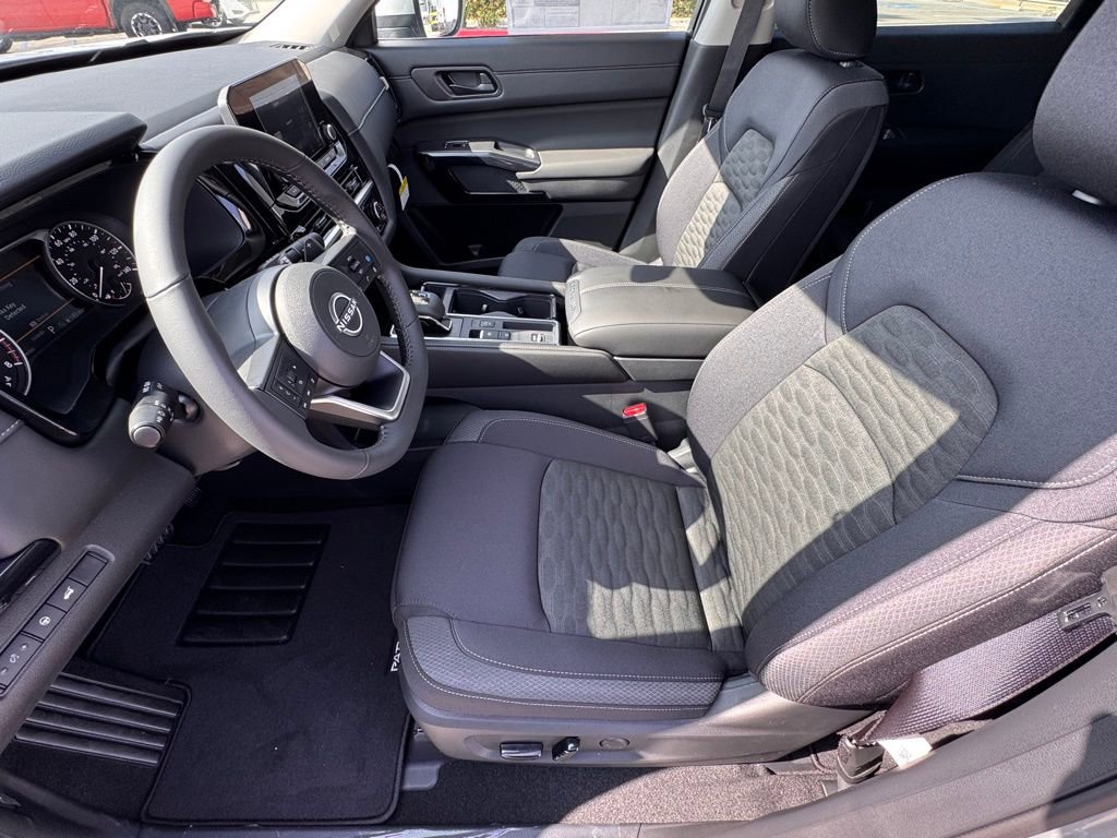 New 2025 Nissan Pathfinder SV image 9