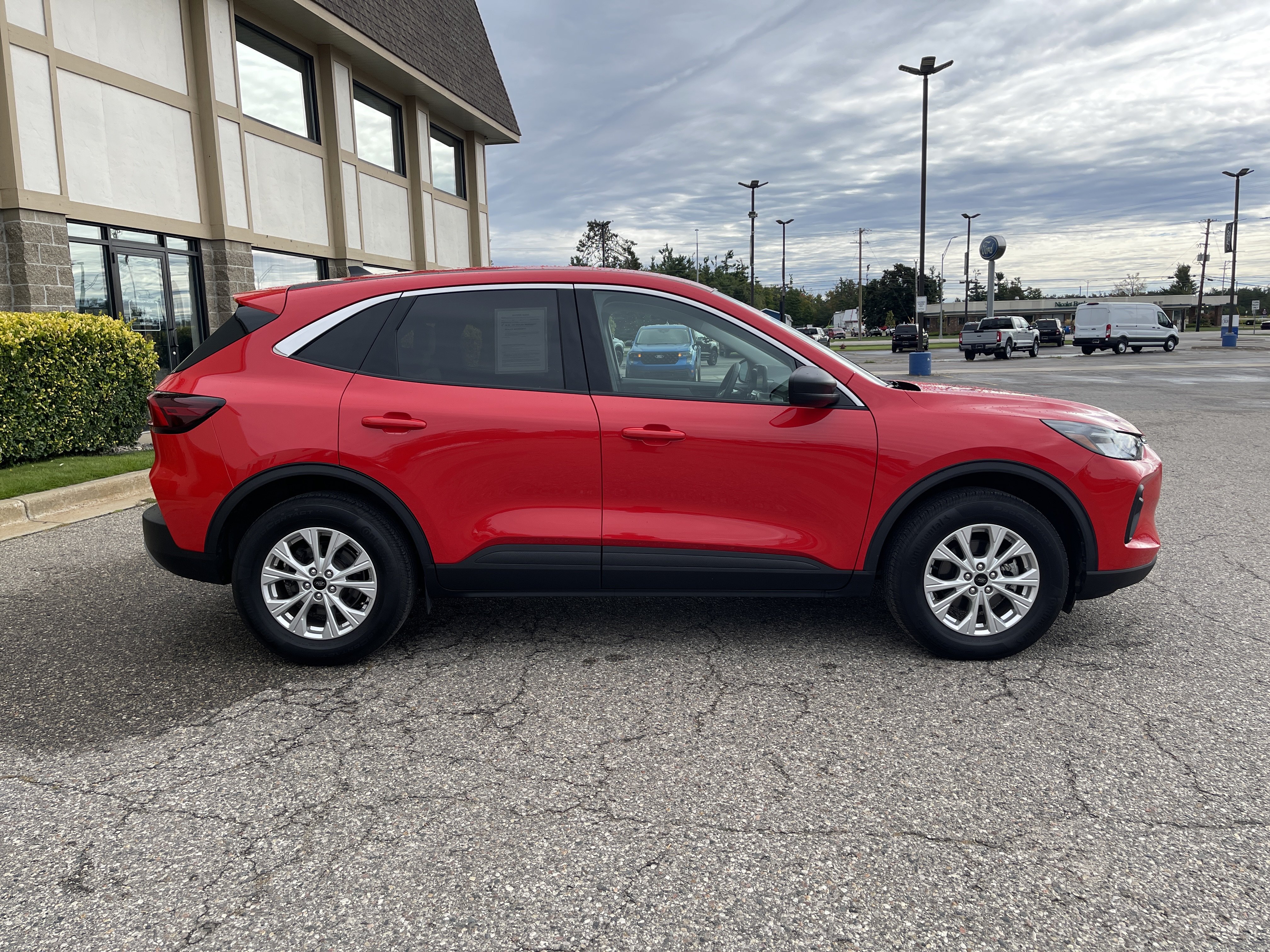 Used 2024 Ford Escape Active AWD/4WD image 2