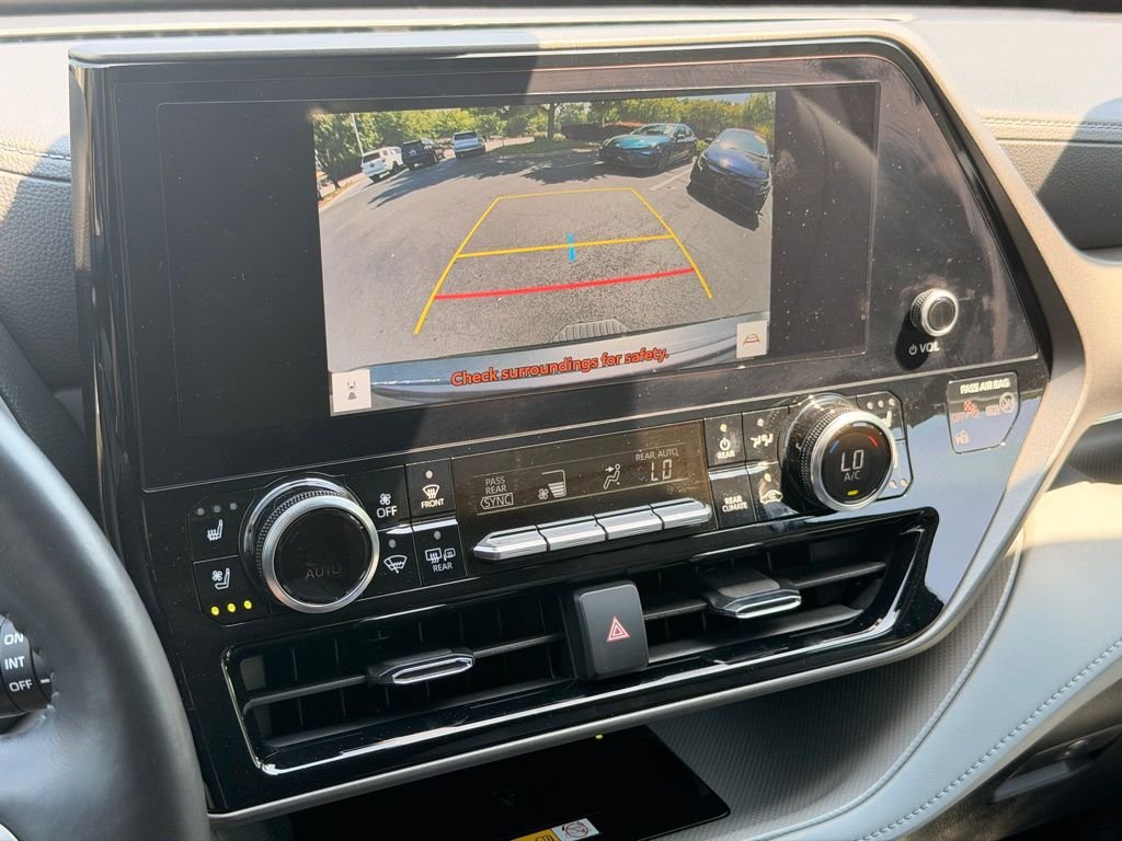 Used 2023 Toyota Highlander Limited FWD image 35