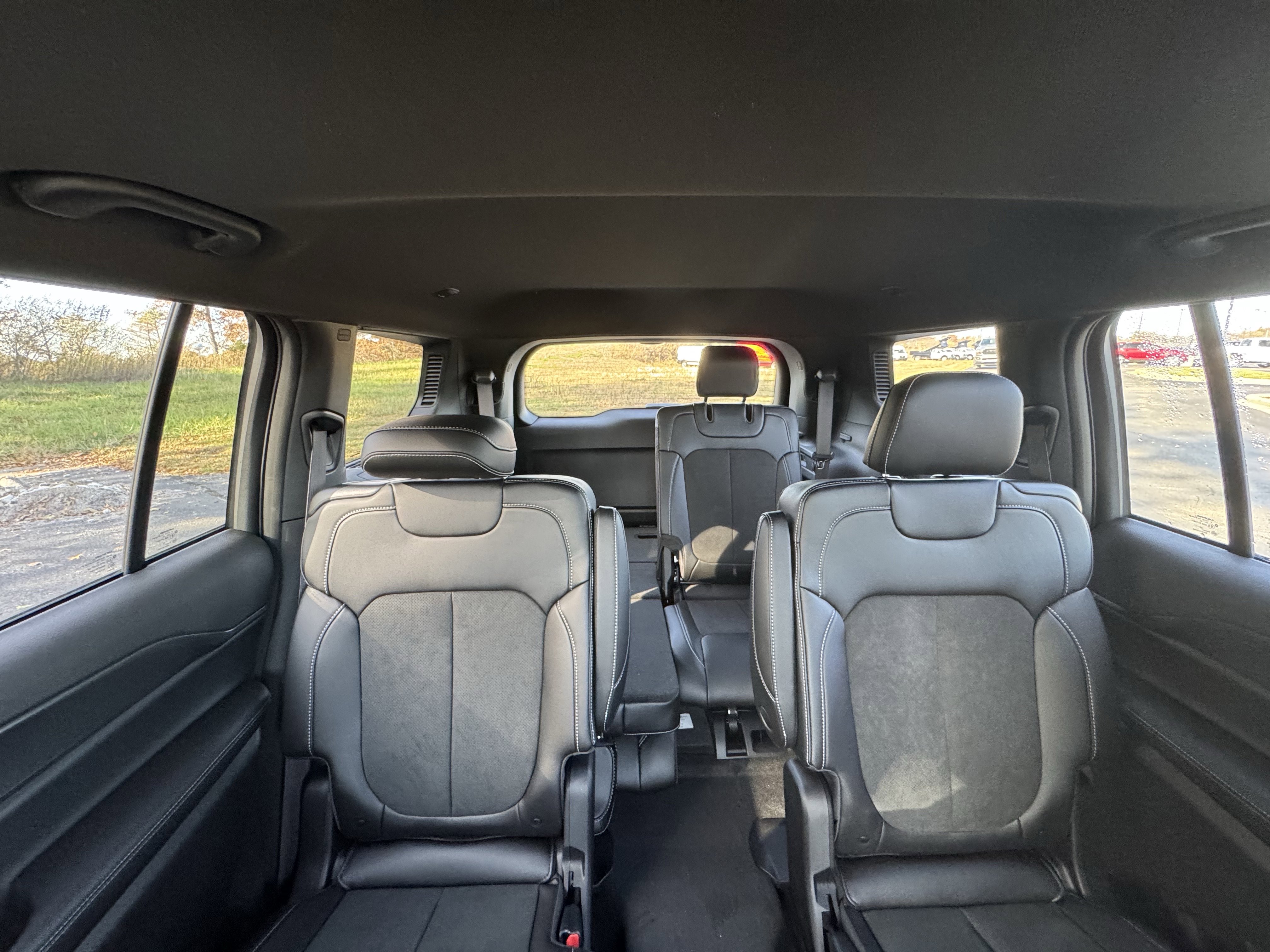 New 2025 Jeep Grand Cherokee L Altitude image 23