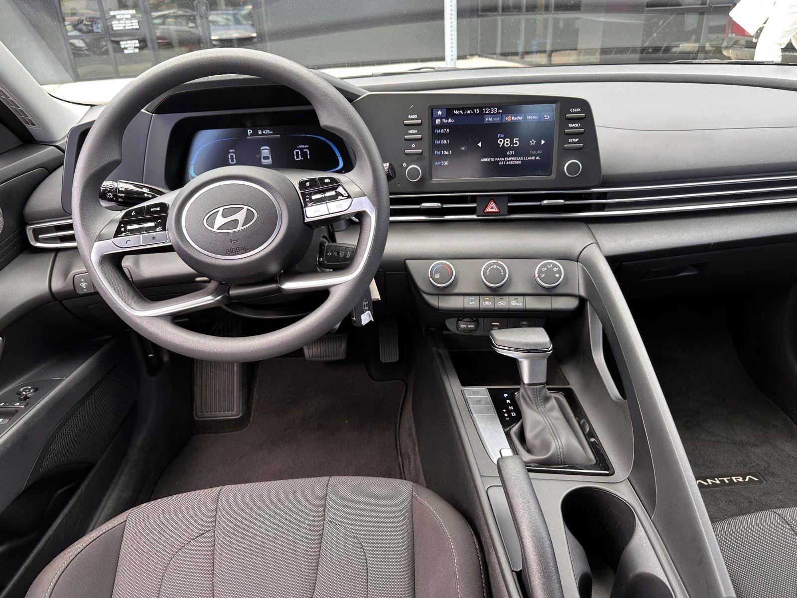 Used 2025 Hyundai Elantra SE FWD image 15