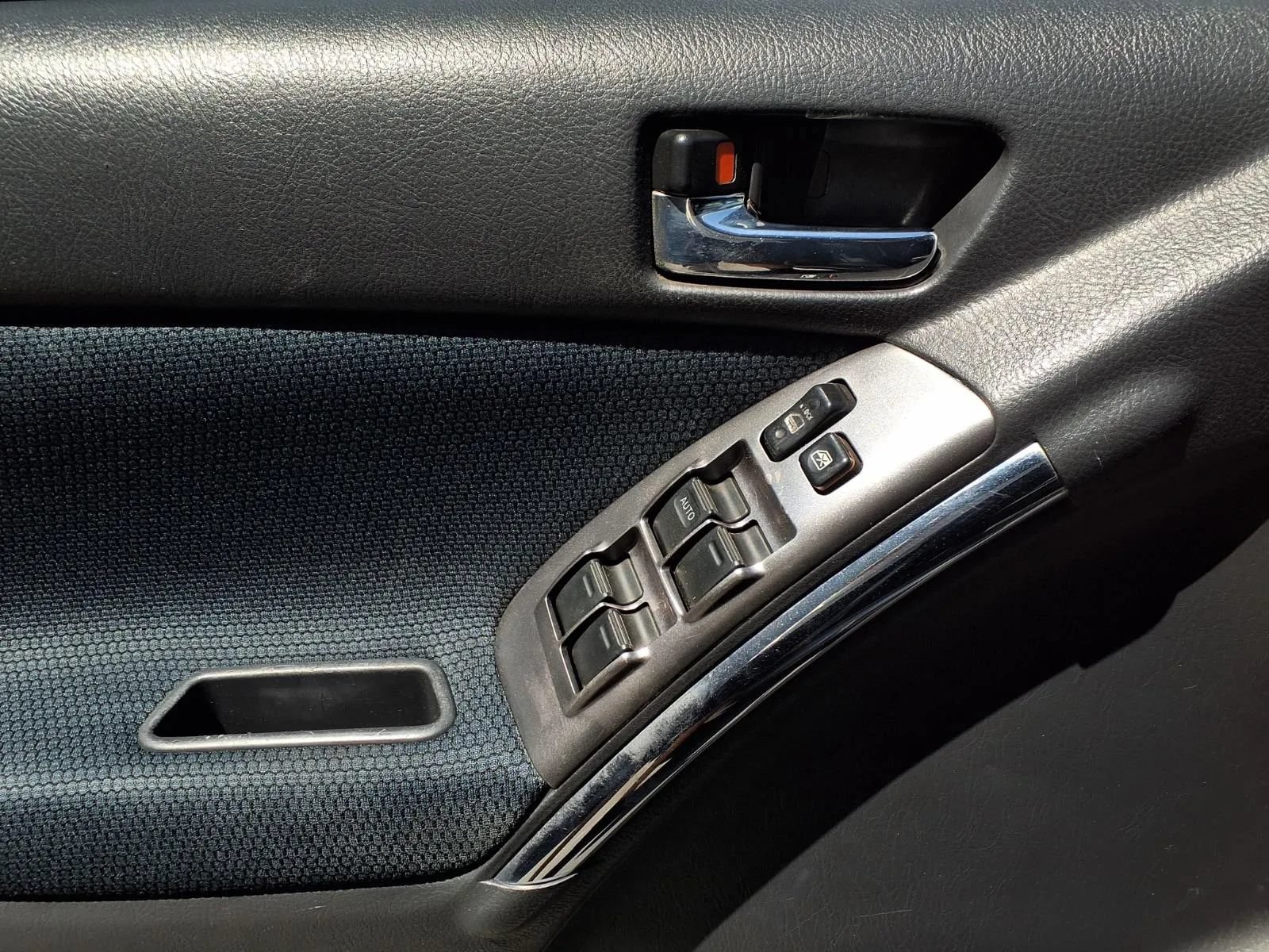 Used 2005 Toyota Matrix XR FWD image 22