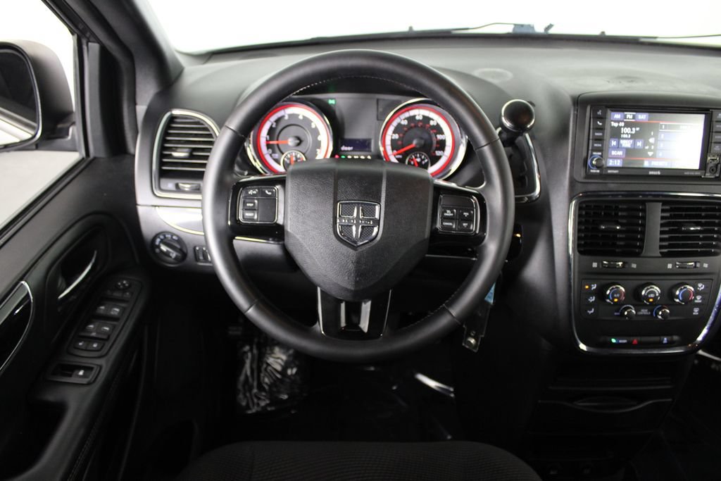 Used 2020 Dodge Grand Caravan SE FWD image 6