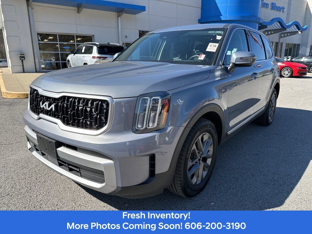 Used 2023 Kia Telluride LX AWD/4WD image 1