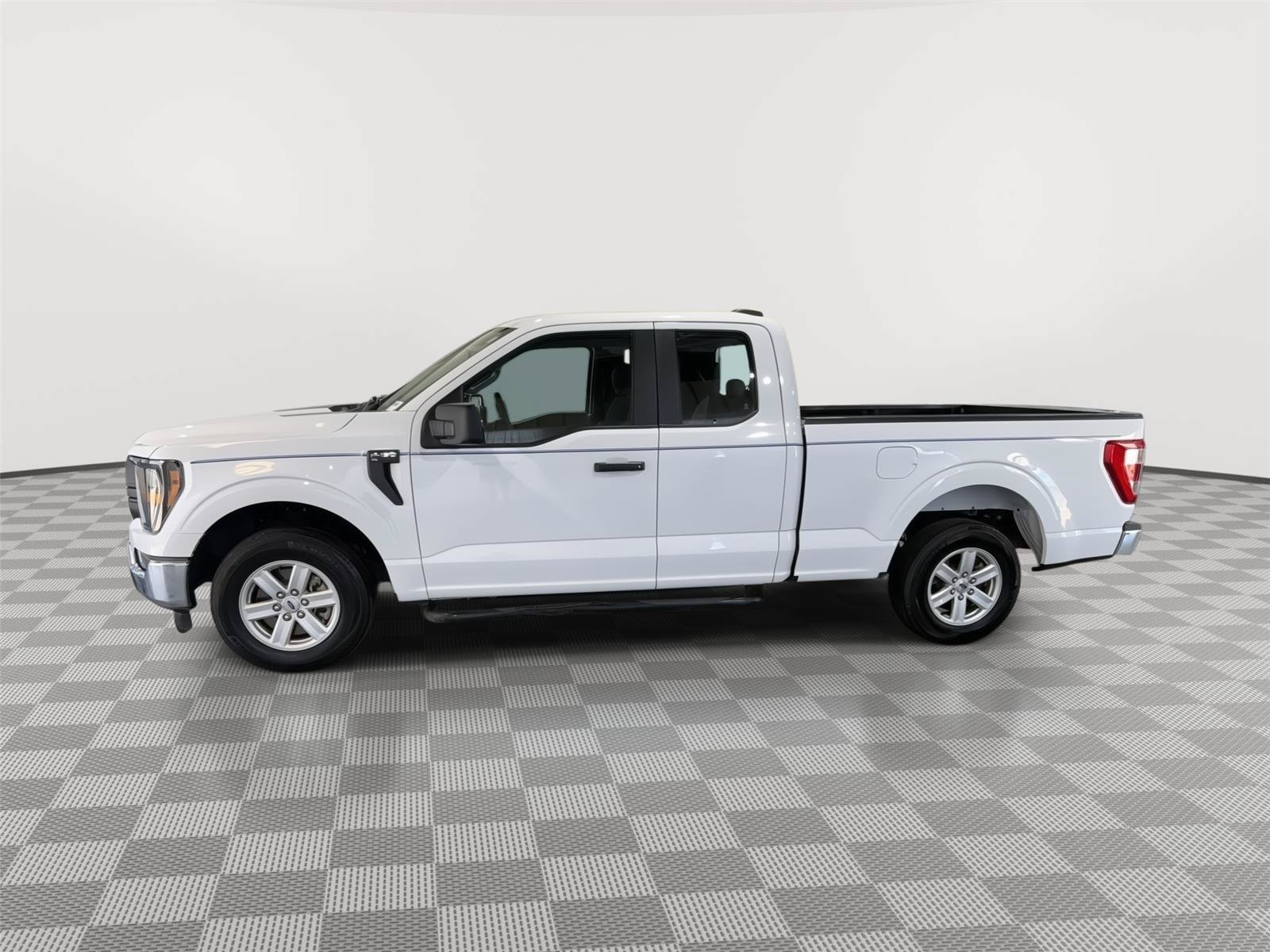 Used 2023 Ford F150 XL w/ Trailer Tow Package RWD image 2