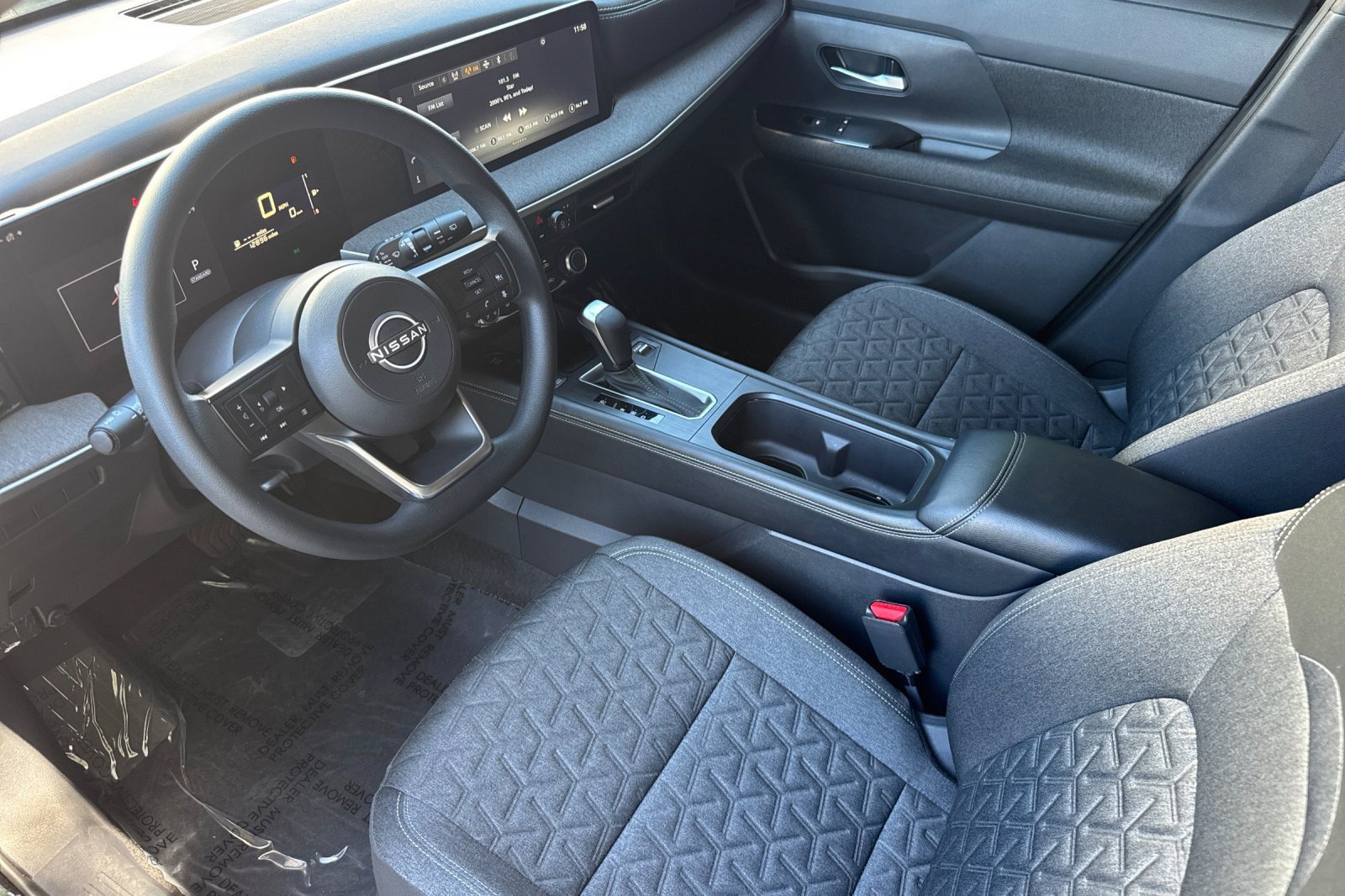 Used 2025 Nissan Kicks SV AWD/4WD image 4