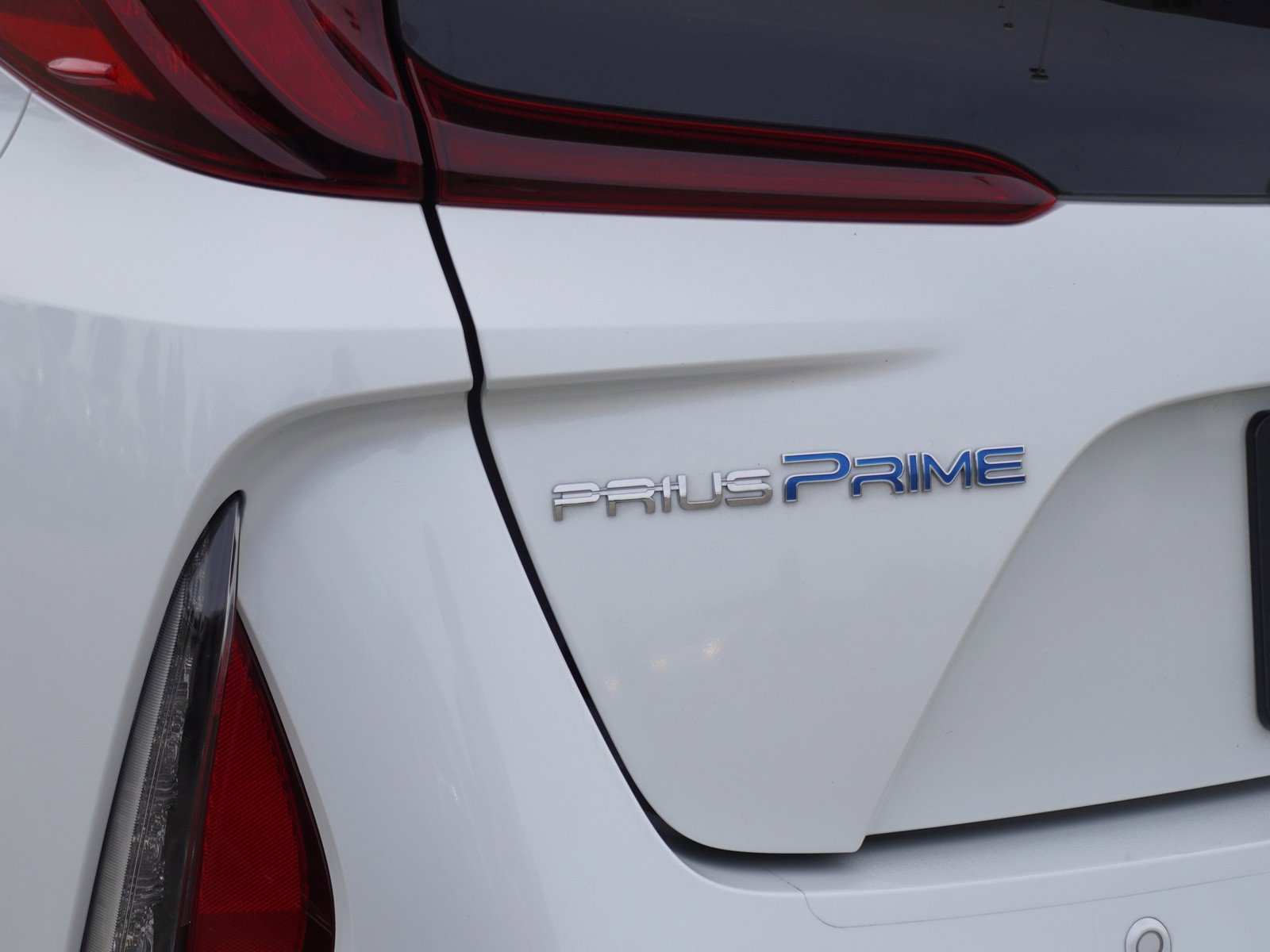 Used 2021 Toyota Prius Prime Limited w/ Carpet Mat Package (TMS) image 10